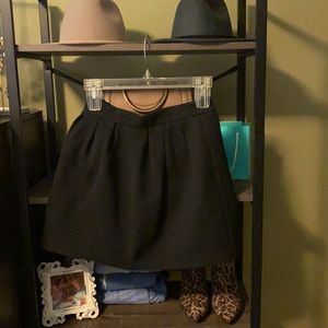 Black skirt with lining and texture design